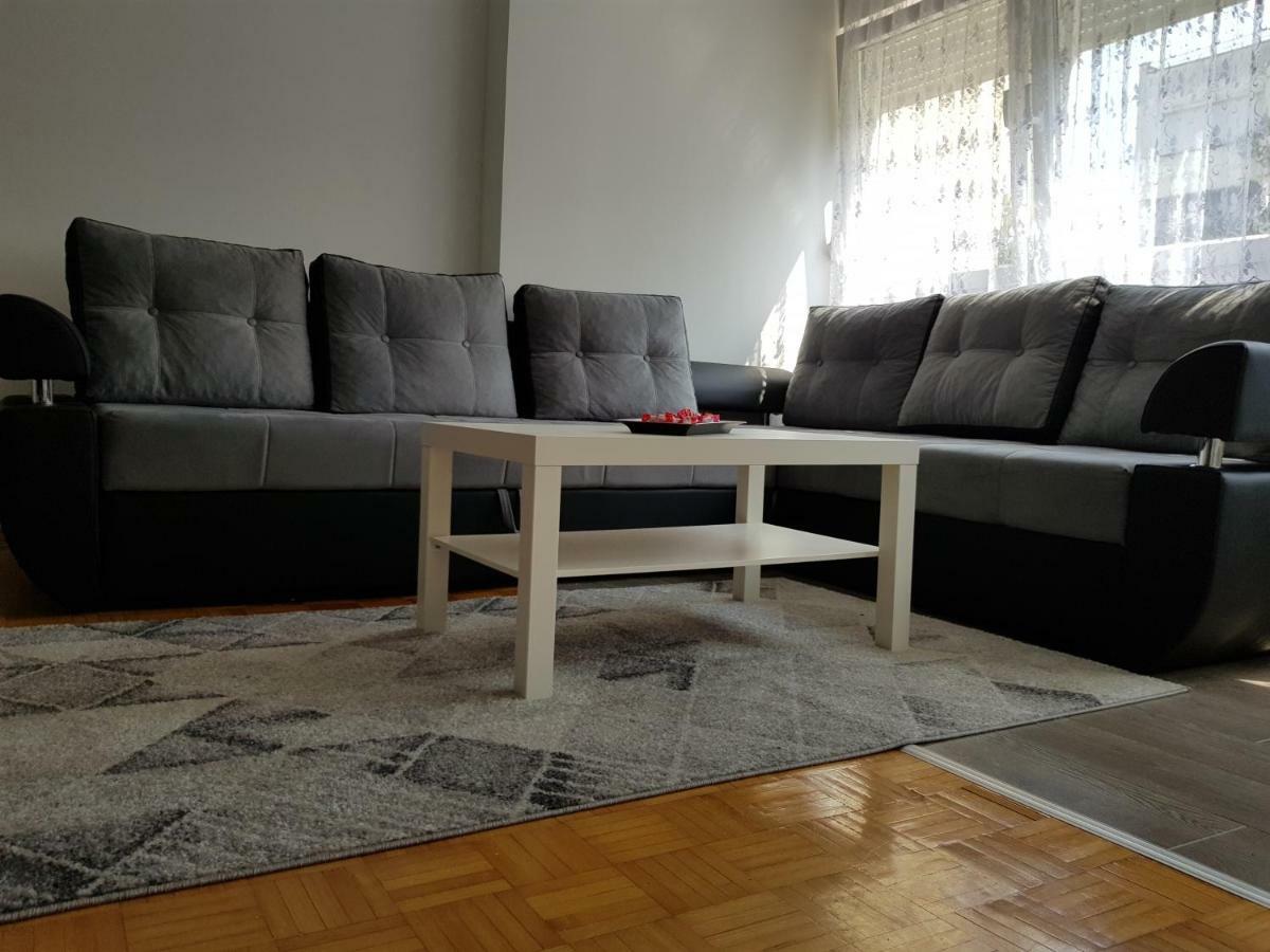 Apartman Tasa Lägenhet Banja Luka Exteriör bild